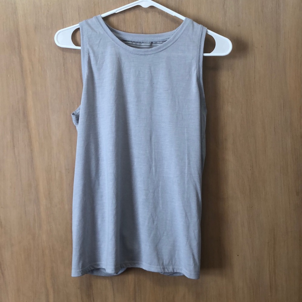 Women’s grey Old Navy tank top
